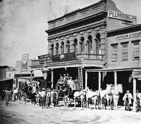 Oficina de Wells, Fargo y Co., Calle C, Virginia City, Nevada, de Gems of California Scenery publicado por Lawrence and Houseworth, 1866